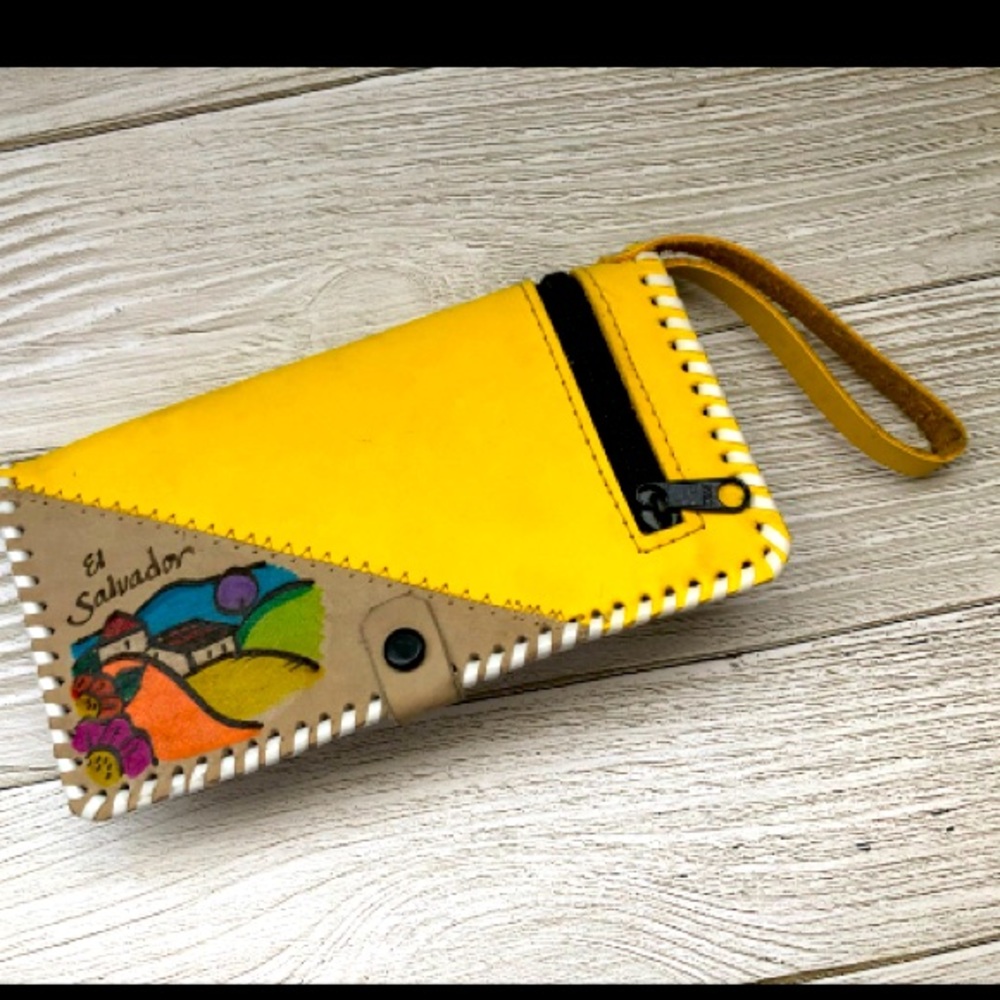 El Salvador Wallet (Yellow)